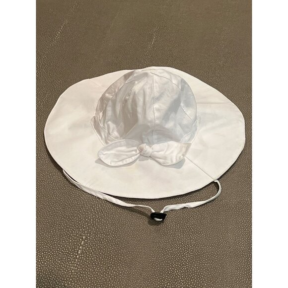 White Baby Sun Hat With Bow And Adjustable Strap - Picture 2 of 3